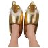 Goldene Pantoffeln mit Penis-Motiv